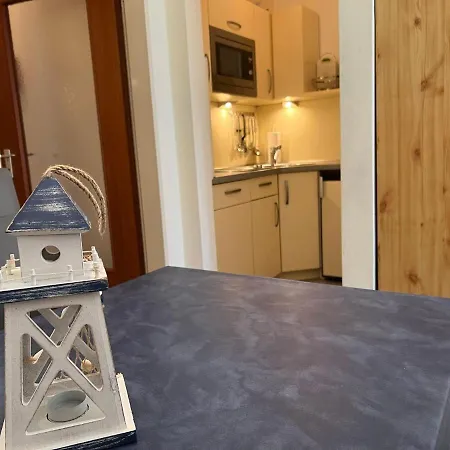 Roll Apartment *